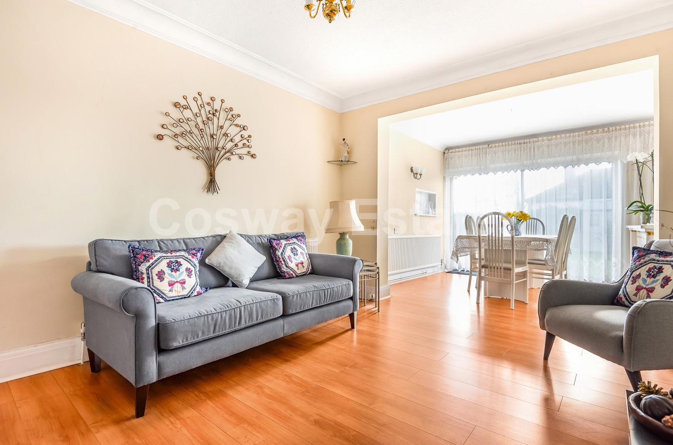 Longfield Avenue, Mill Hill